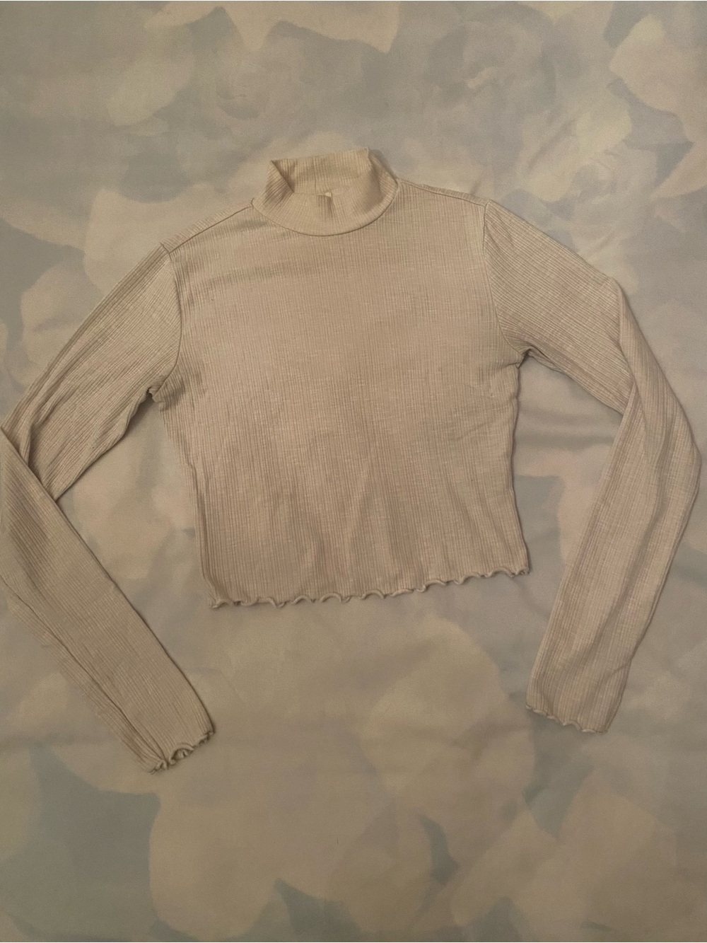 ✨Bundle : Buy 6 for $80

🤍Garage White Ribbed Mock Neck Long Sleeve Top
